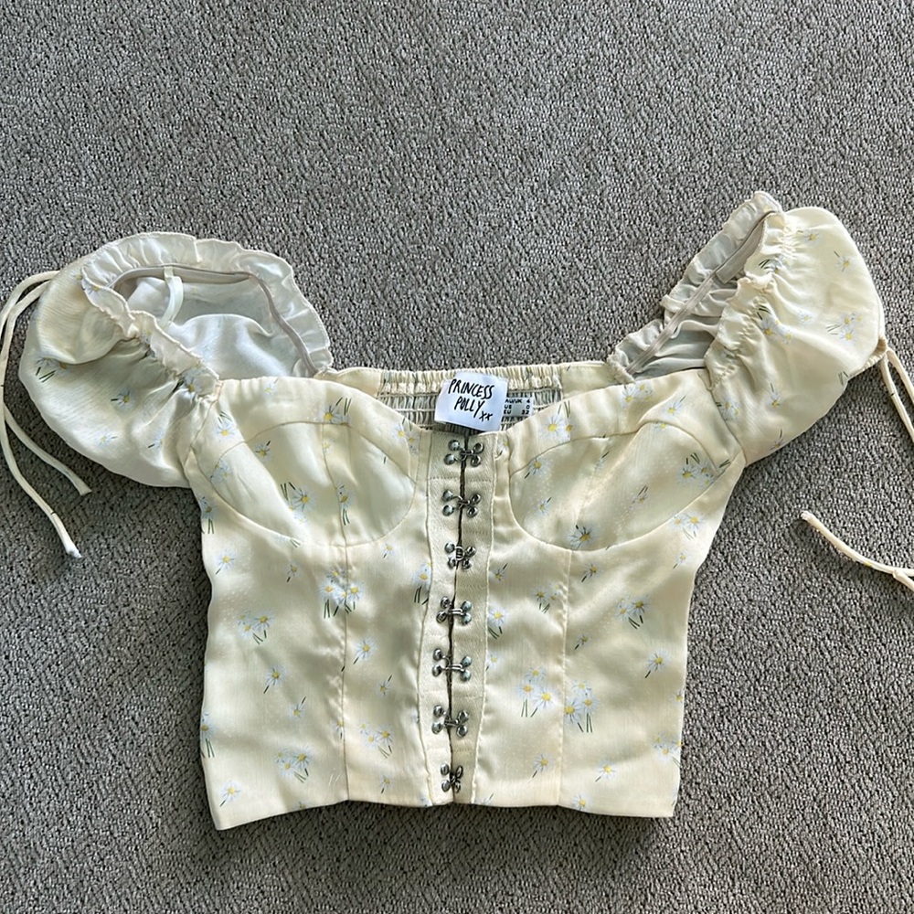 Princess Polly cropped flowered blouse